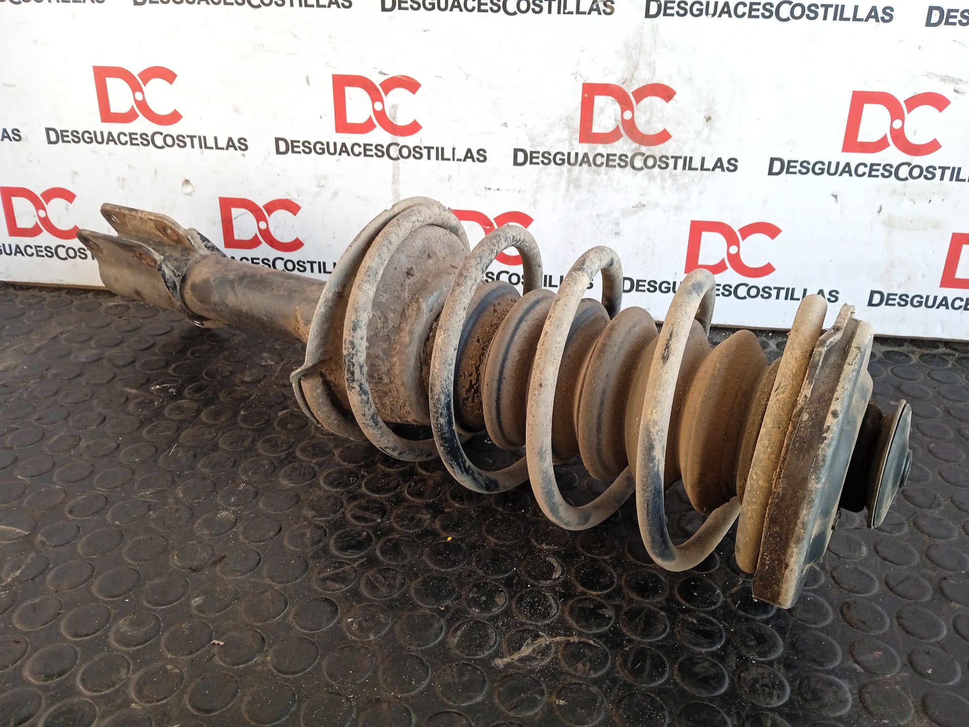 AMORTISSEUR AVANT DROIT VOLVO SERIE 460 | 30652239