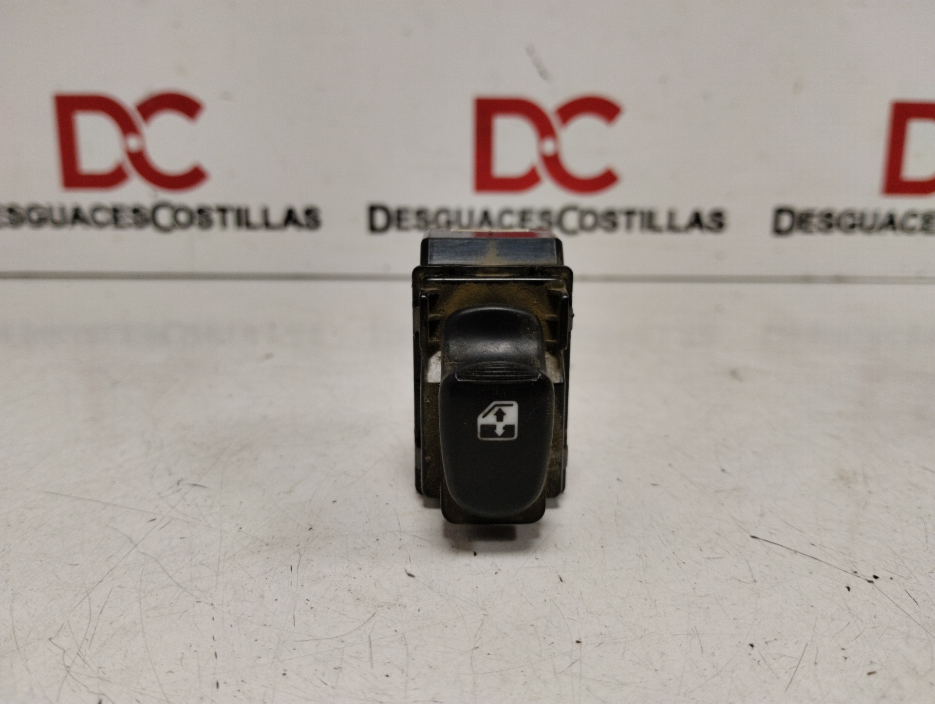 COMMANDE DE LÈVE VITRE AVANT DROIT HYUNDAI ACCENT LC | 621W04620