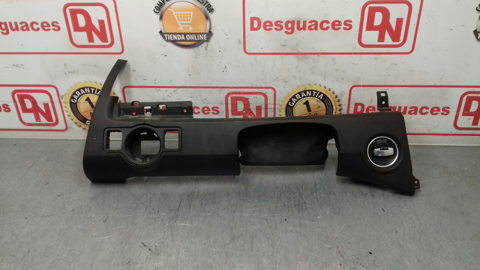 Volkswagen Passat Variant (3C5) Combi 2.0 TDI 16V Bluemotion (CBDC) TRIM STRIP 3C1857200