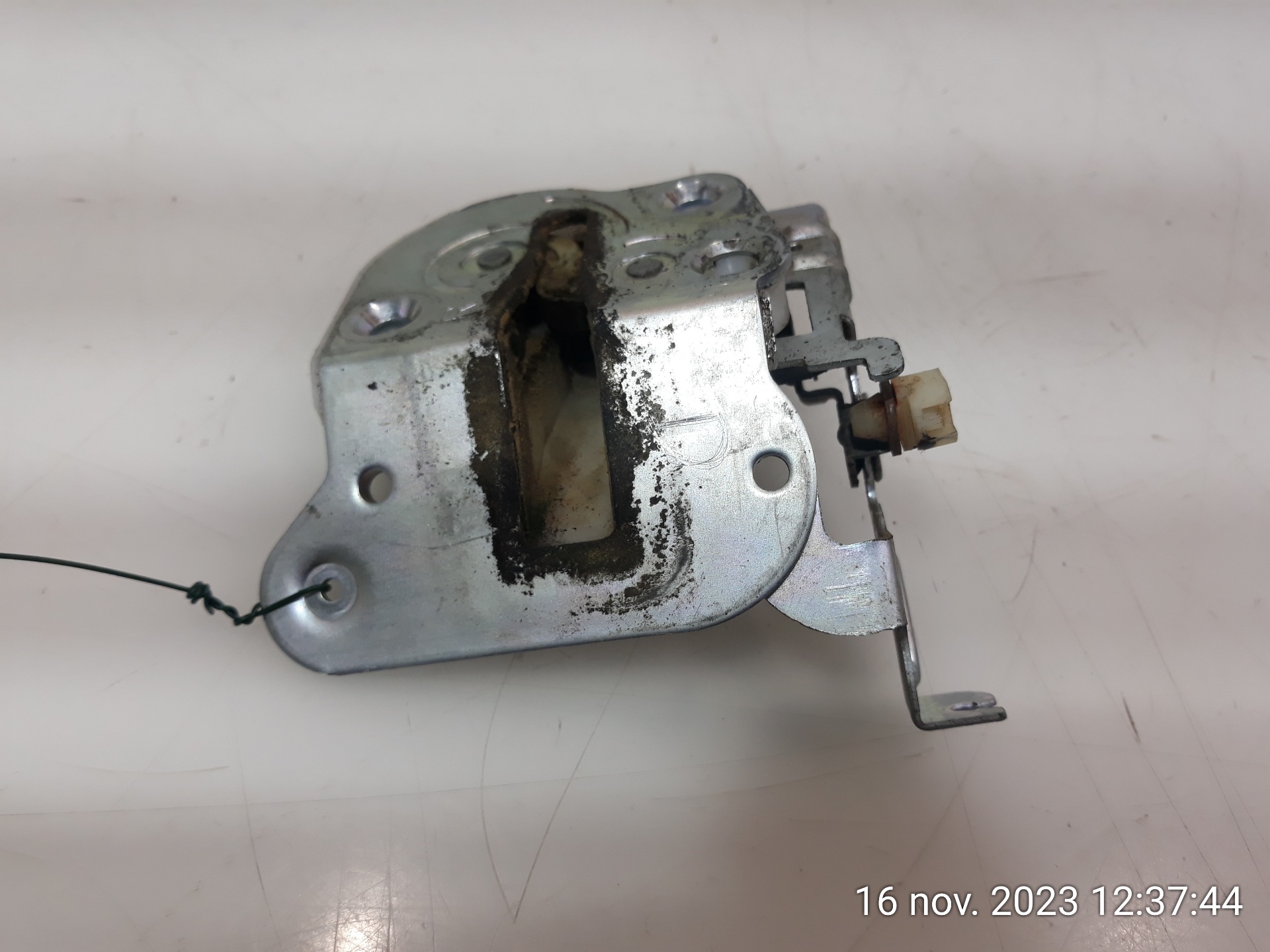 Mazda 5 (CR19) MPV 1.8i 16V (L823) DOOR LOCK RIGHT REAR C23572350/C23572350/C23572350
