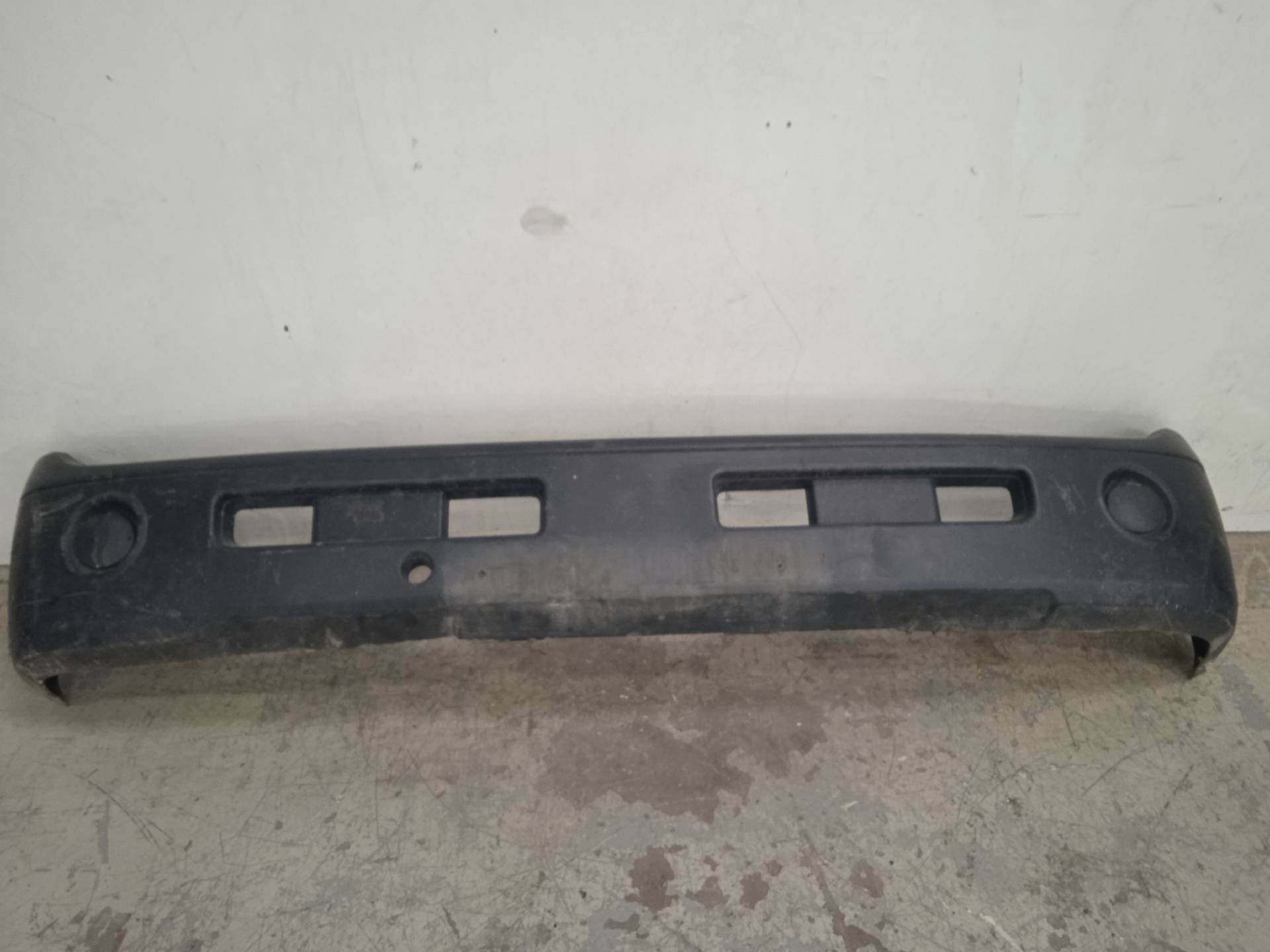 LE PARE-CHOC AVANT NISSAN CABSTAR F24M, F24W