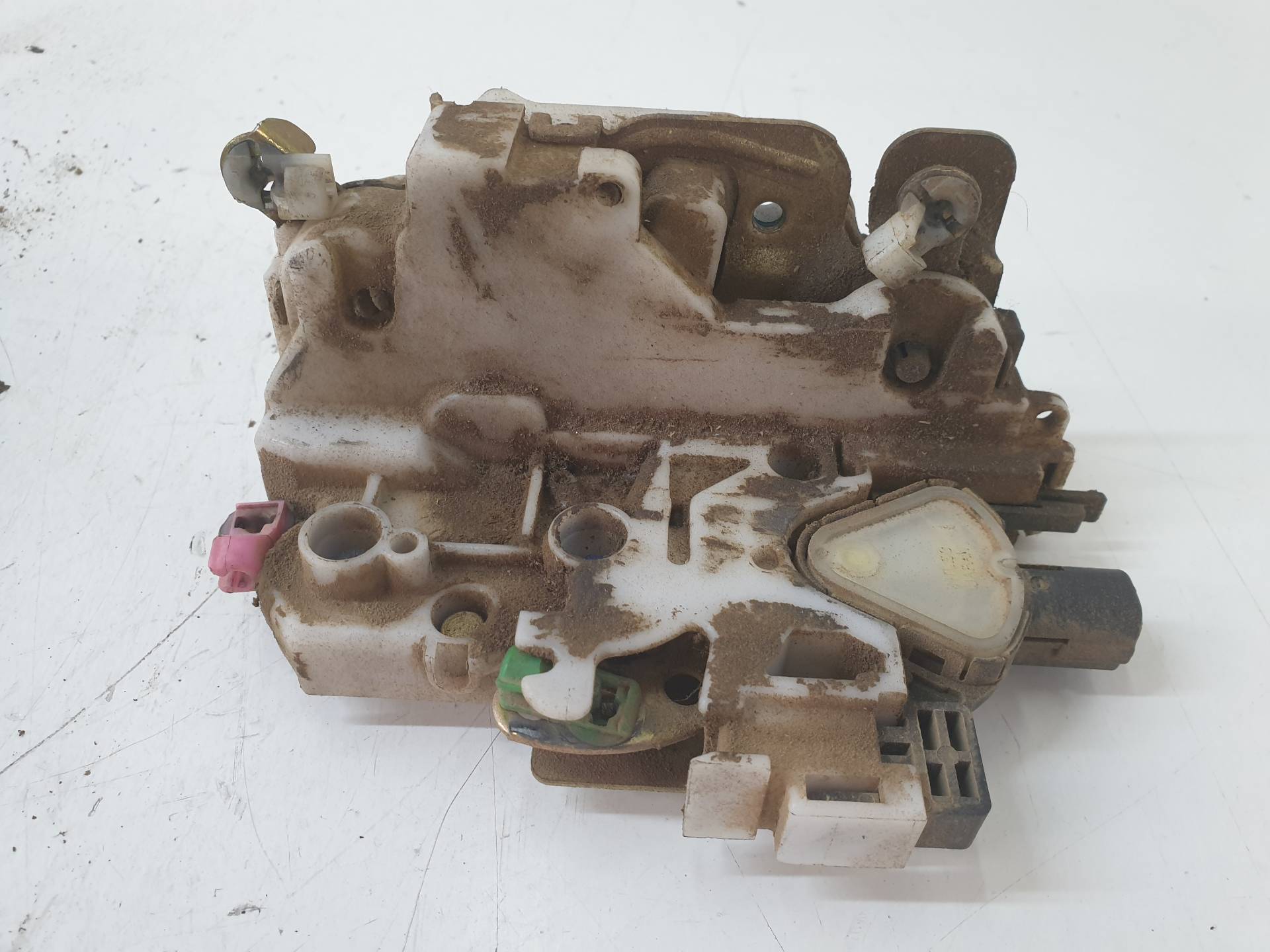 SERRURE DE PORTE AVANT GAUCHE NISSAN PICK-UP D22
