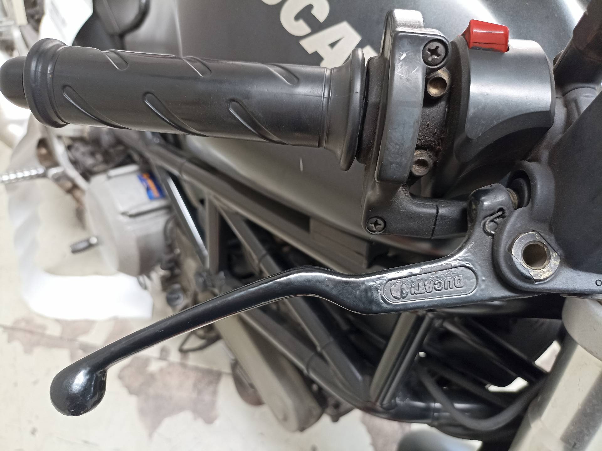 MANETA INTERIOR DELANTERA DERECHA DUCATI MONSTER 300cc - 899cc